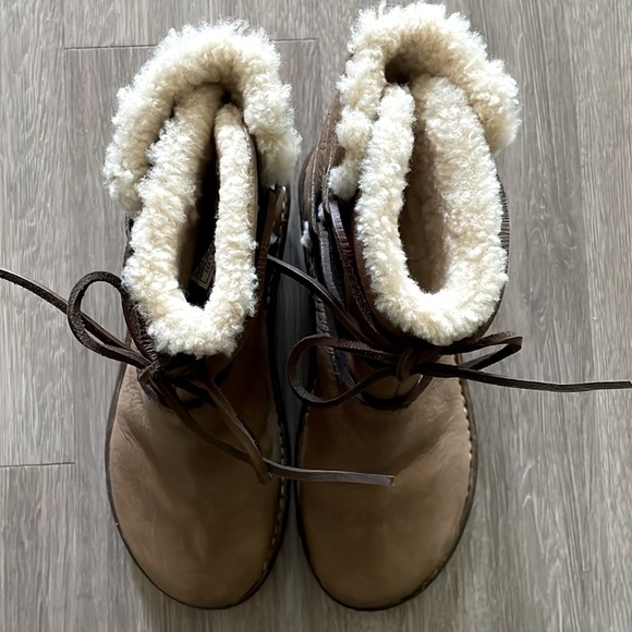 UGG 'Caspia' Winter Boots Women's size 8 Bohemian Leather Comfortable Outdoor - Picture 13 of 13